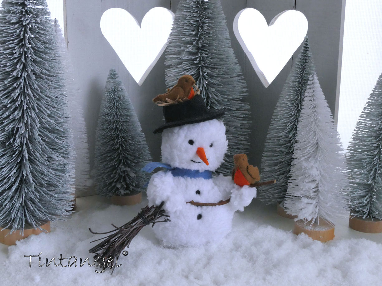 Tintangel 2021 - Sneeuwpop met Roodborstjes.